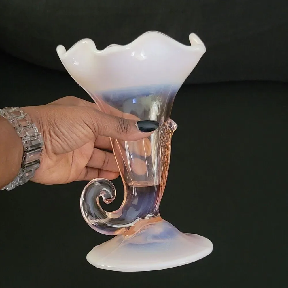 Vintage Duncan Miller 3 Feather Pink Glass Opalescent Cornucopia Decorative Vase